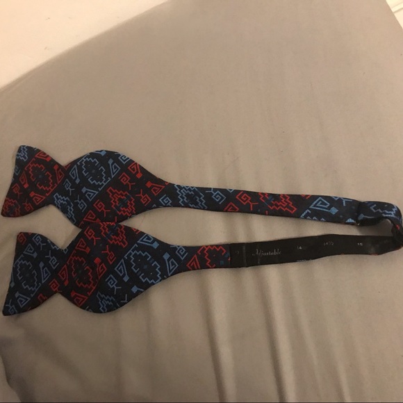 Adjustable bow tie - Picture 3 of 7